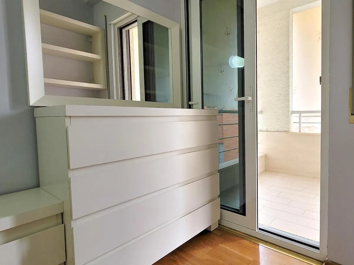Quiet Apartment Near Tirana Lake 0*,